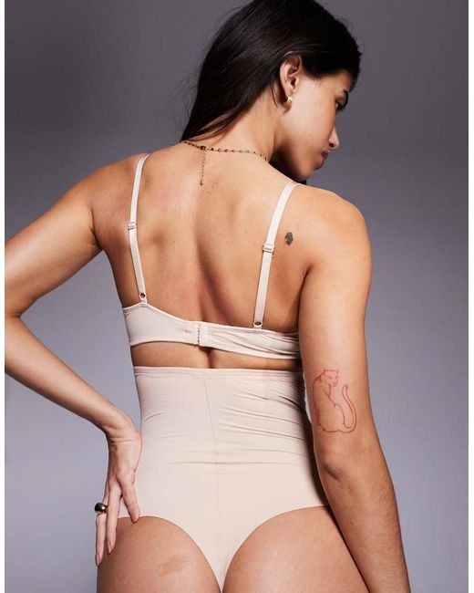 Bye Bra Sterk Vormgevende String Met Zeer Hoge Taille in het Purple