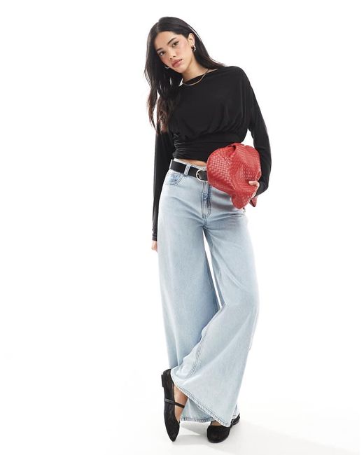 Top A Maniche Lunghe Stretto di ASOS in Black