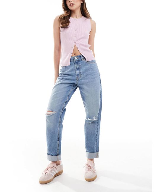 Jean mom décontracté à taille haute et genoux déchirés - délavage moyen ASOS en coloris Blue