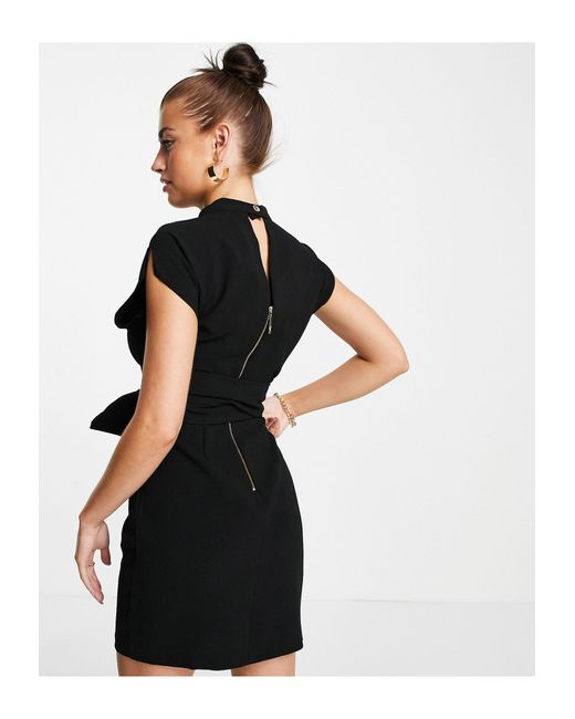 robe avec ceinture à la taille