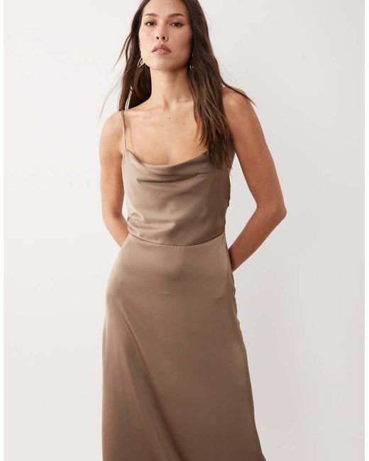 Vestido Largo Marrón Topo De Tirantes Con Cuello Desbocado De Satén De -Beis Neutro Vila de color White