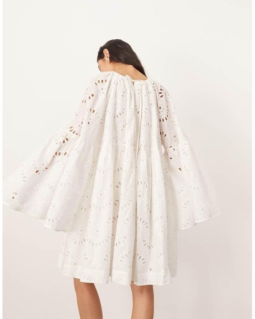 ARRANGE Oversized Aangerimpelde Mini Jurk Van Organdi Broderie in het Natural