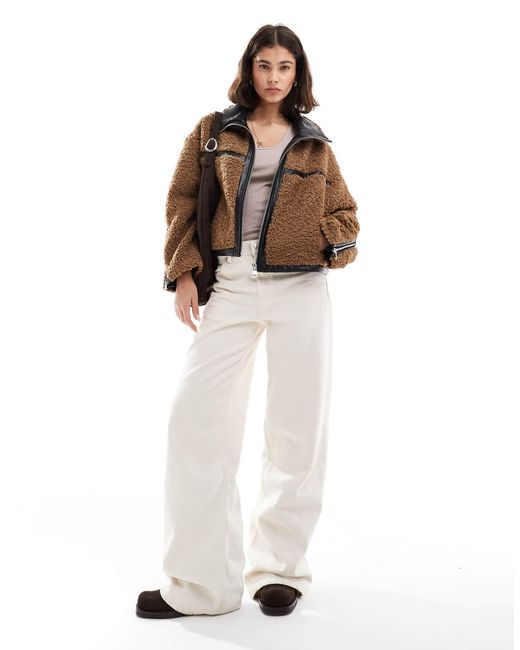 Veste courte en peluche épaisse - marron ONLY en coloris Brown