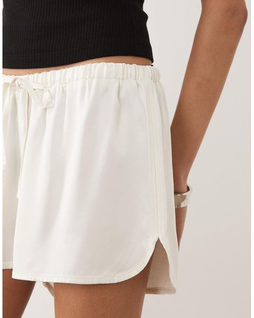 Mini-short ASOS en coloris Natural