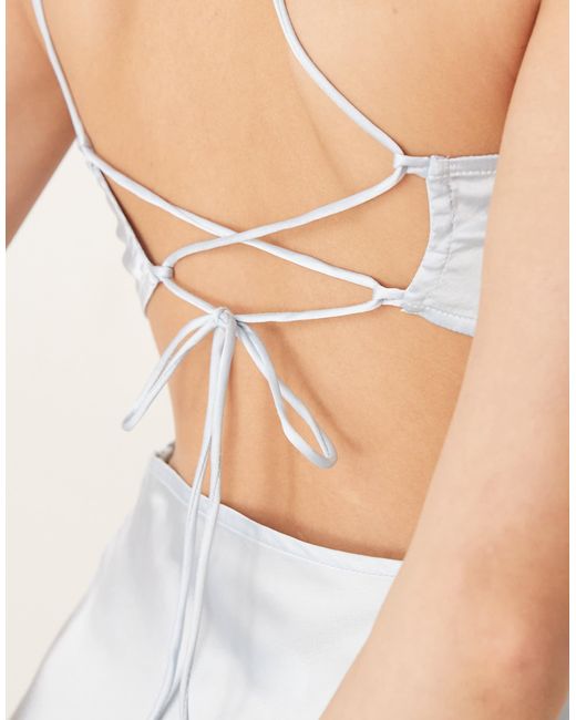 Robe mi-longue en dentelle à fines bretelles asymétriques - pâle ASOS en coloris White