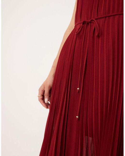 Vestido Semilargo Plisado Con Escote Palabra De Honor De Forever New de color Red