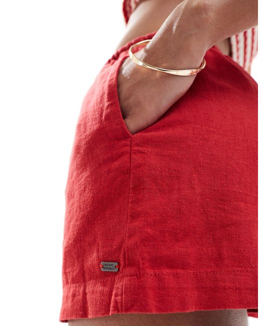 Pantaloncini rossi effetto lino con coulisse di Pull&Bear in Red