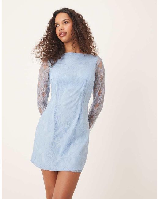 Vestido Corto Azul Empolvado Con Cuello Barco De Encaje De ASOS de color Blue