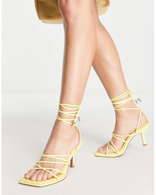 Sandalias amarillas con tacón medio y diseño de ASOS de color Amarillo |  Lyst
