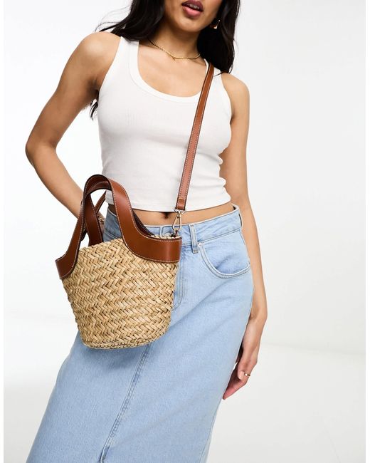 Mango Blue – strohtasche mit hellen kunstlederriemen