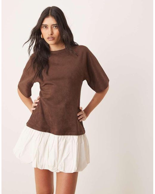 ASOS Mini T-Shirtjurk Van Imitatiesuède Met Pofrokje in het Natural
