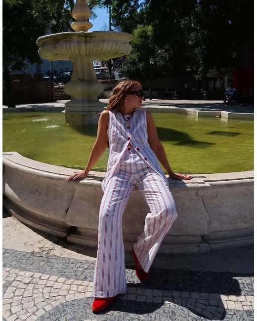 Pantalones Color Crema A Rayas Rojas De Pernera Recta De Sarga De X Rebecca Olivia (Parte De Un Conjunto)-Rojo Labelrail de color Green