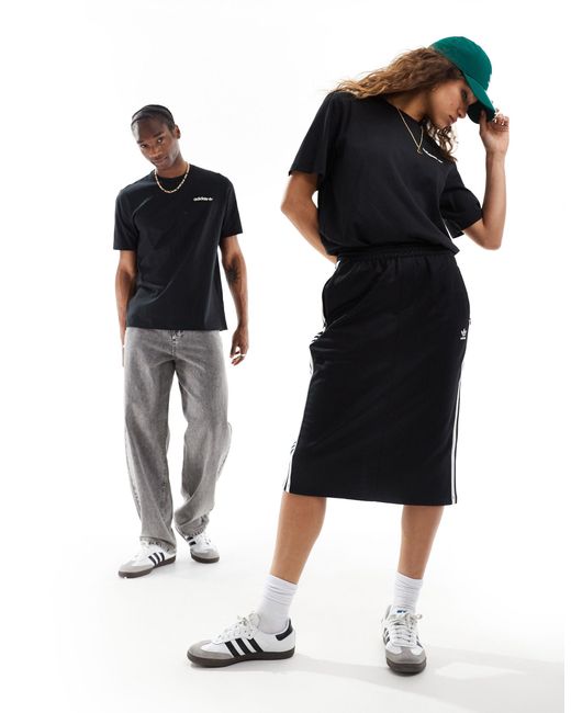 T-shirt unisex nera con stampa di tramonto sul retro di Adidas Originals in Black