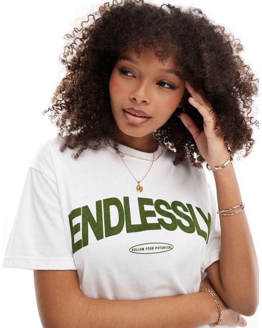 T-shirt bianca con stampa "endlessly" di Pull&Bear in White