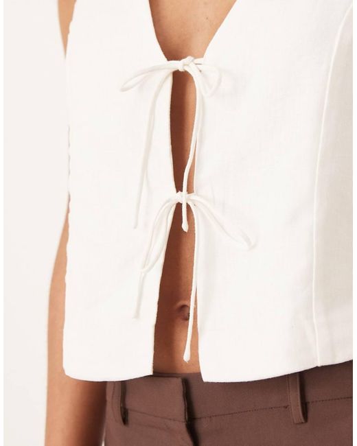 Top Sin Mangas Con Lazada Delantera De Abercrombie & Fitch de color Brown