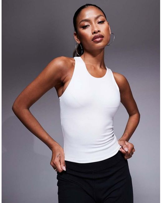 Camiseta Blanca De Tirantes Con Espalda De Nadadora, Sujetador Integrado Y Relleno Extraíble De Tejido Suave Icon De 4505 de color Gray