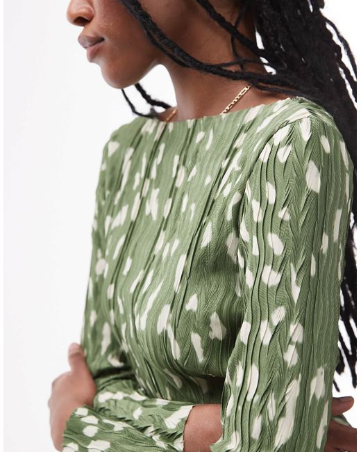 Robe courte plissée à manches longues et imprimé animal TOPSHOP en coloris Green