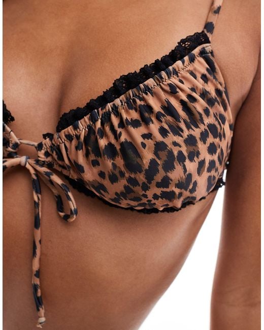 Top bikini arricciato leopardato di Miss Selfridge in Brown