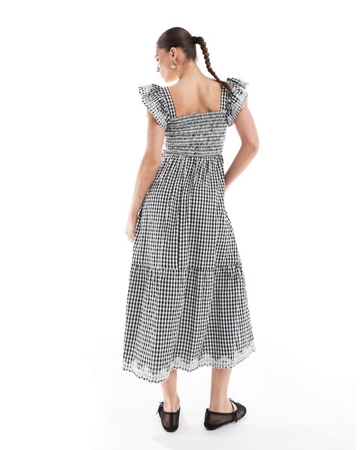 New Look White – gestuftes midikleid mit rüschenärmeln und -weißen vichy-karos