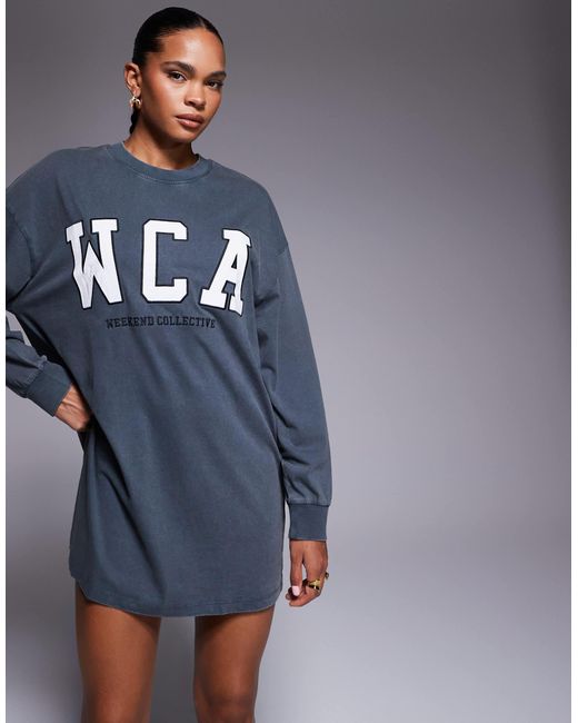 Weekend collective - icon - robe t-shirt oversize à manches longues avec logo style universitaire - anthracite délavé ASOS en coloris Blue
