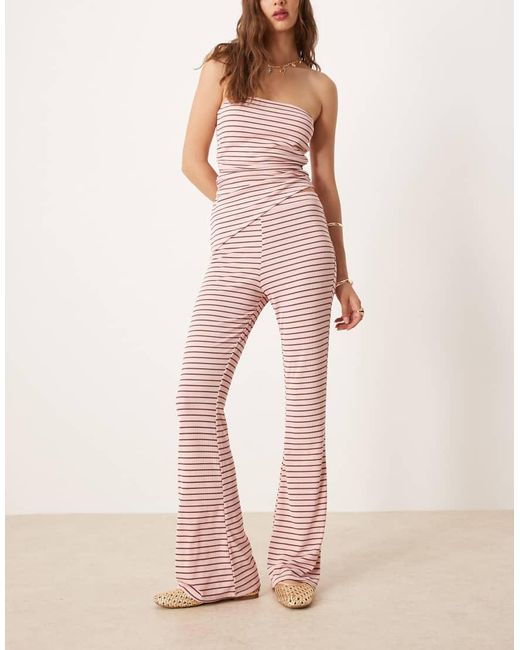 Pantaloni A Fondo Ampio Rosa E Color Cioccolato A Righe Con Dettaglio Allacciato di ASOS in Pink