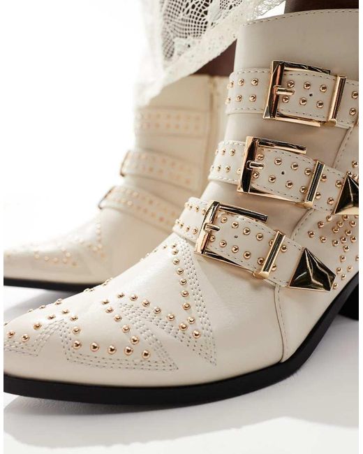 SEQWL White Cattle Studded Buckle Detail Western Boots