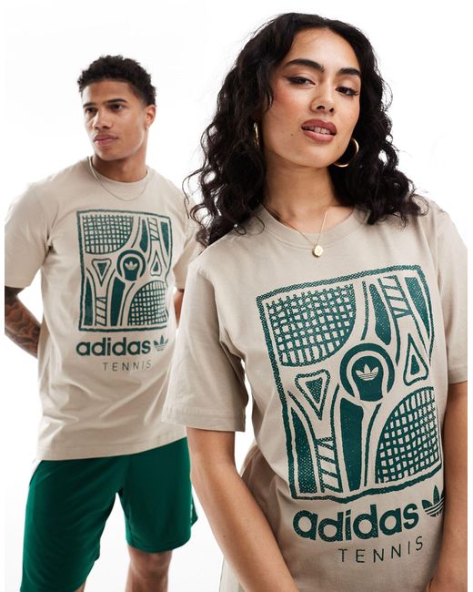 T-shirt unisexe à imprimé tennis - beige Adidas Originals en coloris Green