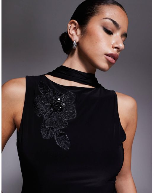 Top dos échancré d'ensemble en tissu double épaisseur près du corps avec appliqué fleur à sequins et foulard Fashionkilla en coloris Black