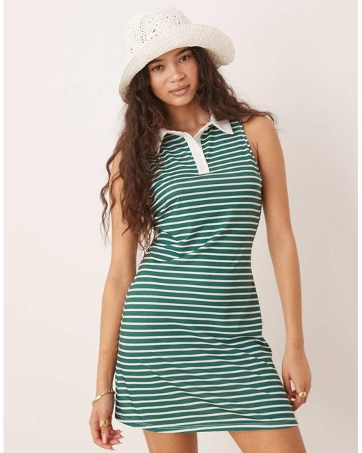Vestido Corto Verde A Sin Mangas Con Cuello Tipo Polo De ASOS de color Green