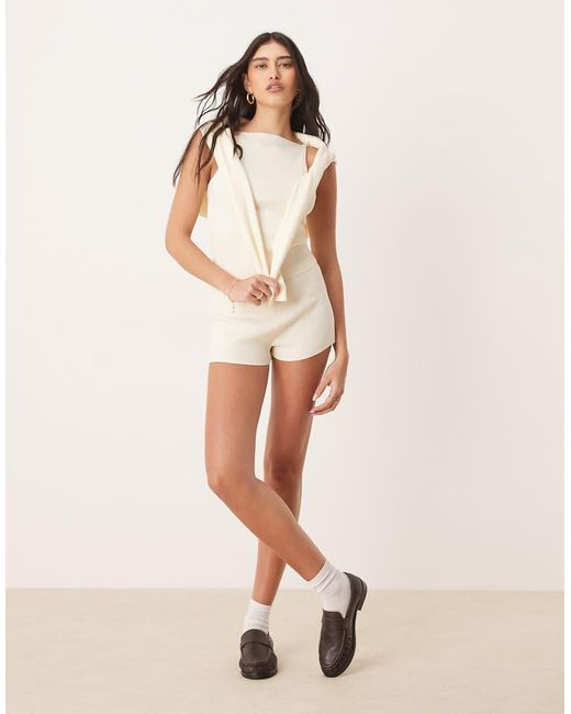 Pantalones Cortos Estructurados De Punto De (Parte De Un Conjunto) ASOS de color White