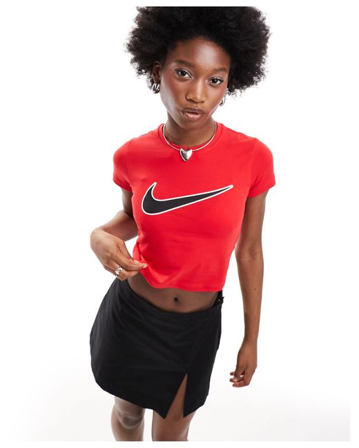 T-shirt coupe baby style universitaire Nike en coloris Red