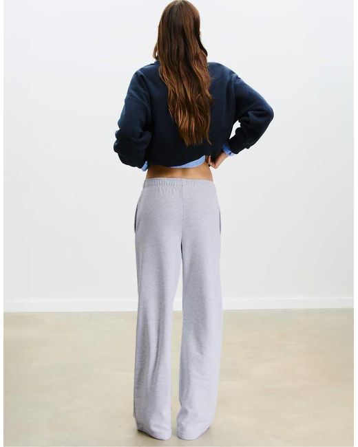 Stradivarius Joggingbroek Met Wijde Pijpen in het White