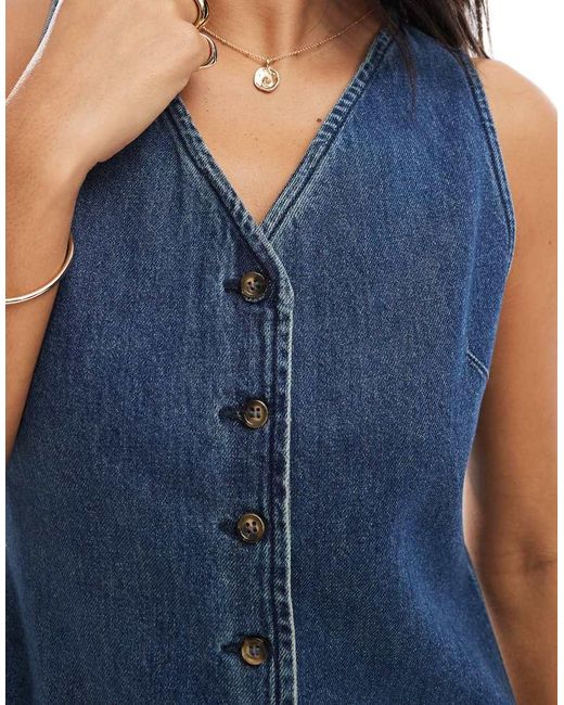 Vestido Vaquero Azul Sin Mangas Con Lavado Medio, Cuello De Pico Y Botones De ASOS de color Blue
