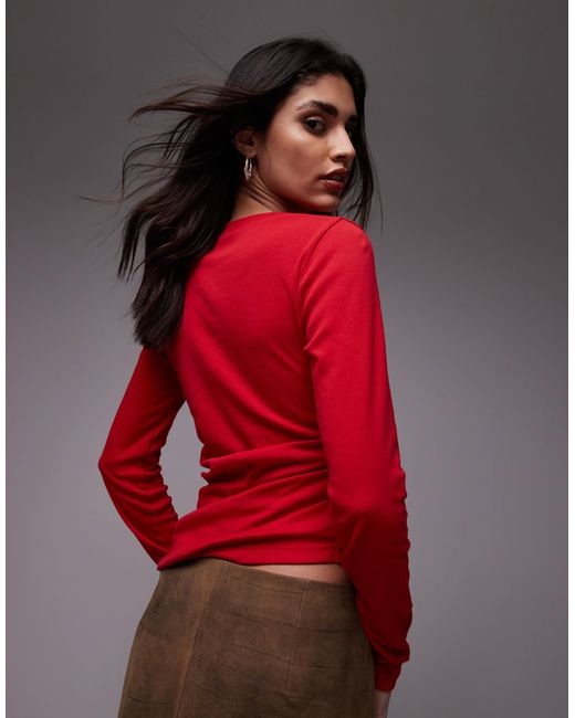 Top froncé sur les côtés à manches longues TOPSHOP en coloris Red