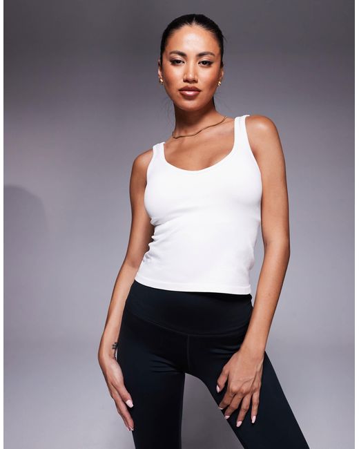 4505 White Smooth Seamless V Neck Vest With Inner Bra