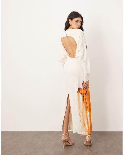 Vestito Lungo Ricamato A Fiori Con Maniche Lunghe, Schiena Scoperta E Frange di ARRANGE in Pink