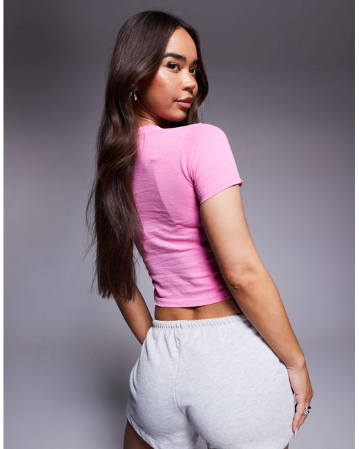 Exclusivité - - t-shirt effet rétréci en coton à imprimé yapper Kaiia en coloris Pink