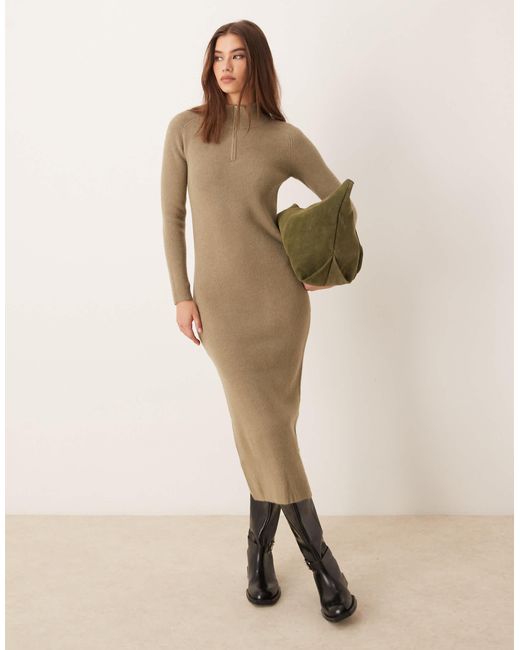 Robe mi-longue en maille à col zippé Mango en coloris Natural