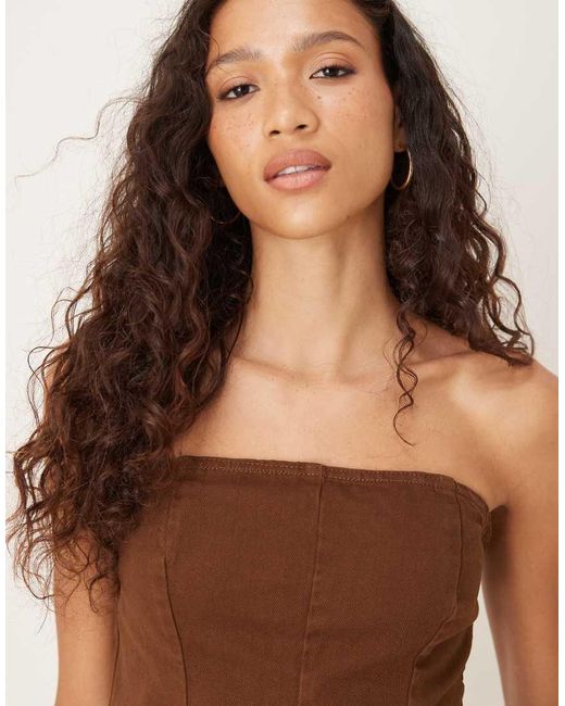 Top Vaquero Marrón Estructurado Con Escote Palabra De Honor Y Sobrefalda De ASOS de color Brown