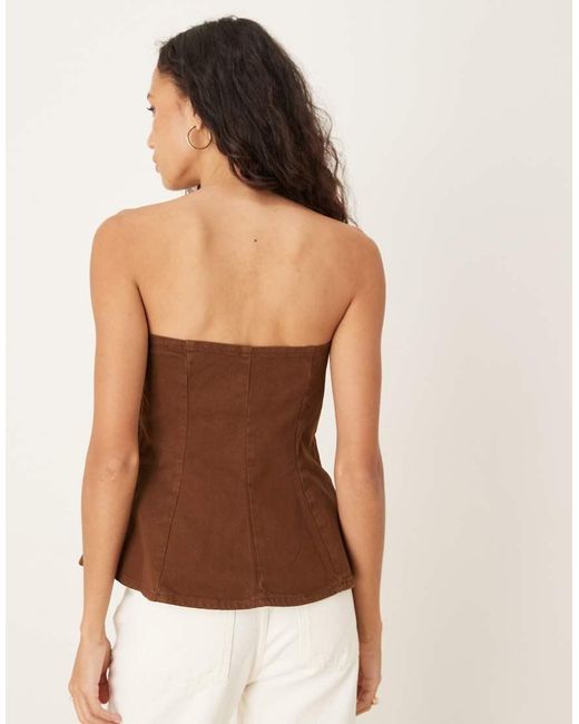 Top Vaquero Marrón Estructurado Con Escote Palabra De Honor Y Sobrefalda De ASOS de color Brown