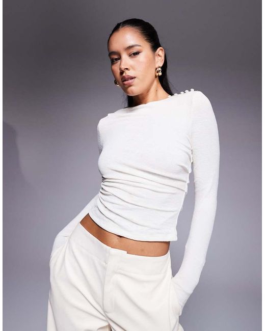 Top Ceñido Con Cuello Barco Y Detalle De Botones En El Hombro Luvinia De -Blanco Princess Polly de color White