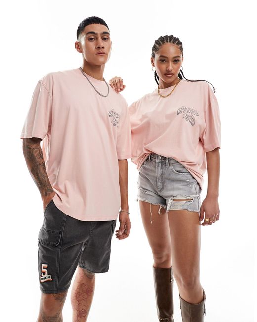 Camiseta rosa lavado unisex extragrande con estampado gráfico con licencia ASOS de color Red