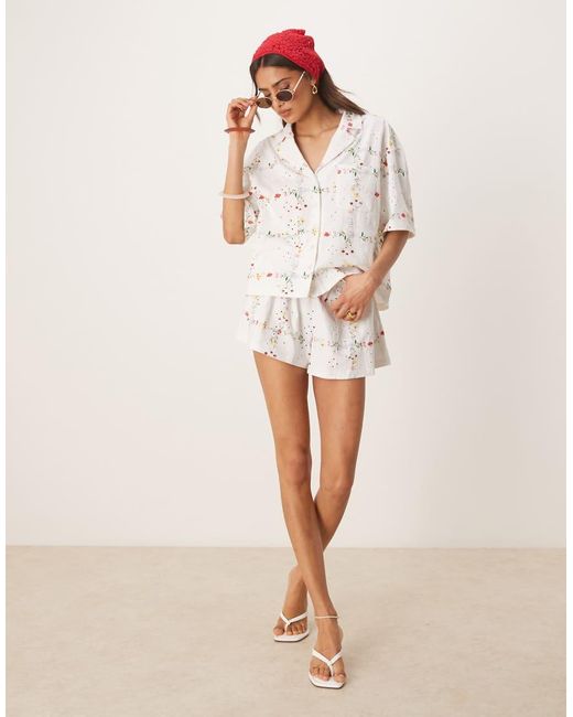 ASOS Broderie Short Met Bloemenprint in het Natural