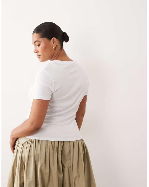 ARRANGE White Curve Sculpted Crew Neck T-shirt