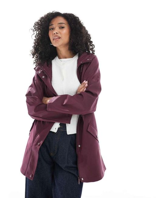 Giacca Impermeabile Spalmata Bordeaux Con Cappuccio di Vero Moda in Blue
