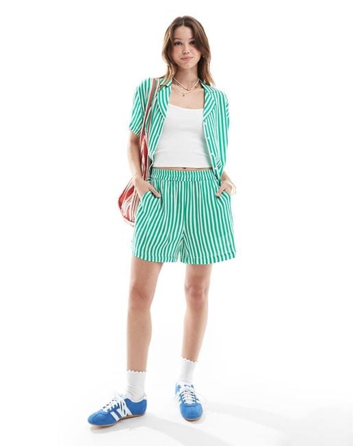 Camicia Squadrata A Maniche Corte A Righe Bianche E Verdi di Pieces in Green