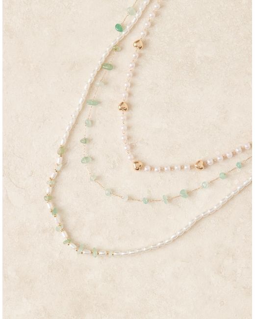 Collar De Varias Hileras Con Fragmentos Verdes De Piedra Sintética Y Detalle De Perla De ASOS de color Natural