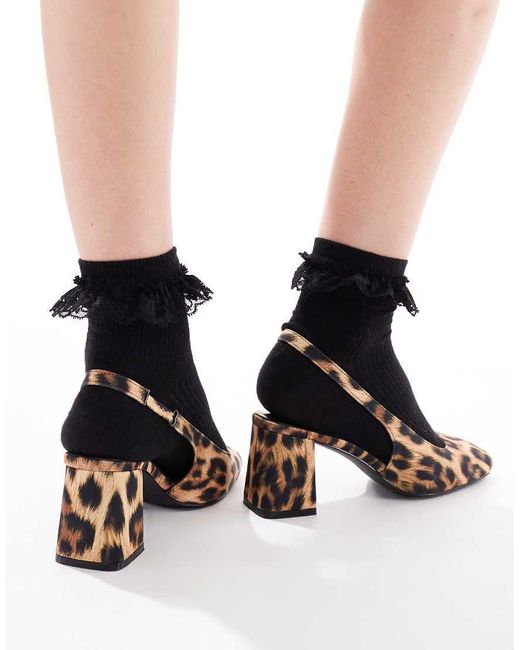 Sabot Leopardati Verniciati Con Cinturino Sul Retro E Tacco Largo di London Rebel in Black