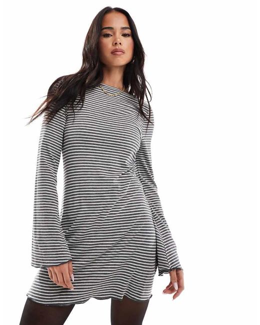 Vestito Con Corpino Aderente E Gonna Svasata Morbido Spazzolato A Righe di Miss Selfridge in Gray