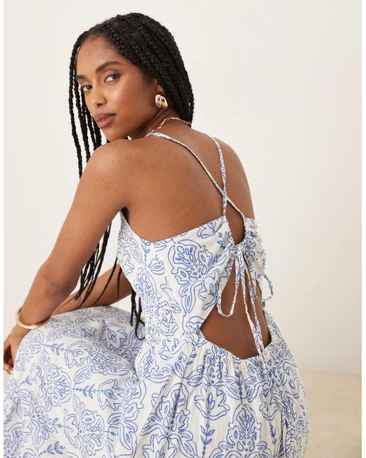 Robe caraco longue à imprimé mosaïque et bretelles croisées au dos - blanc et Y.A.S en coloris Natural